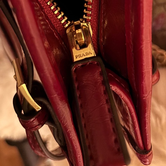 Prada BONNIE Burgundy Glossy Oil Wax Leather Medium - Picture 14 of 15